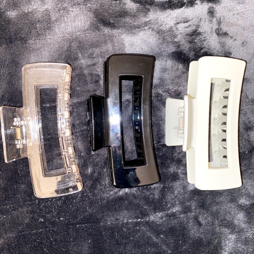 Claw clip 3 pack. Never used. Still in bag.